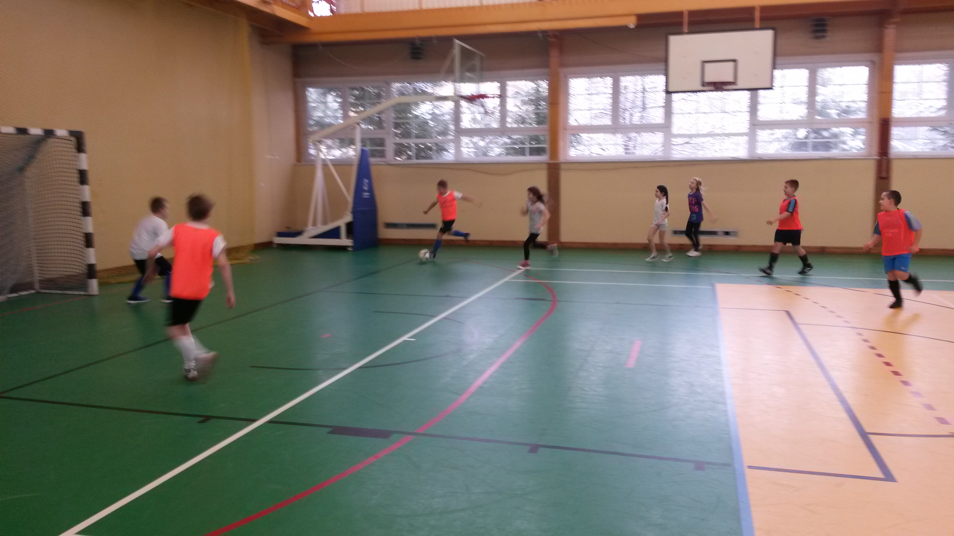Turniej klas III piłka halowa (2)