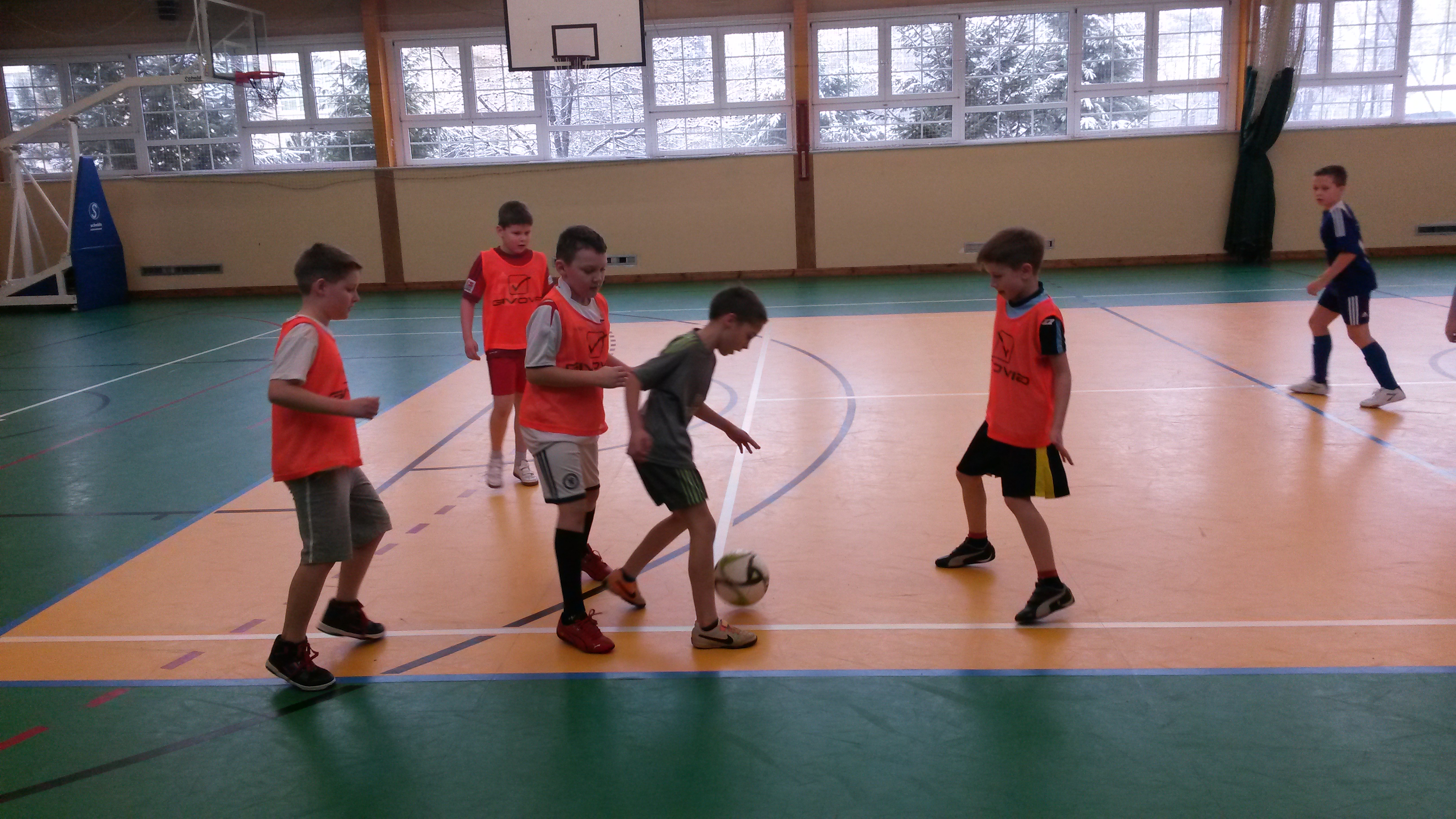 Turniej klas III piłka halowa (6)